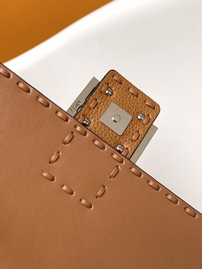 フェンディバッグ角部分ディテール